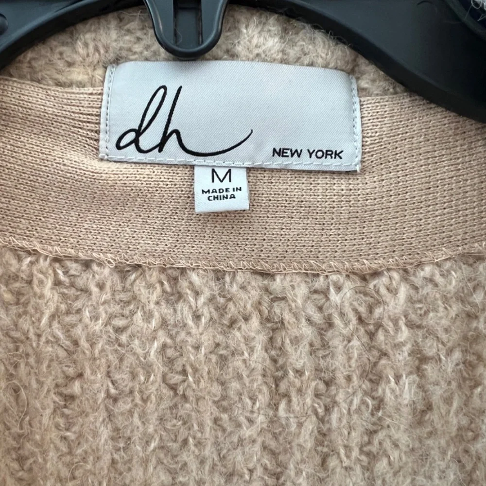 NWOT Anthropologie DH New York Cable Knit Cardigan Tan Color SIZE M - Picture 5 of 5